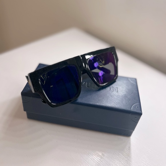 Louis Vuitton Link Square Sunglasses Polarize - Picture 10 of 10